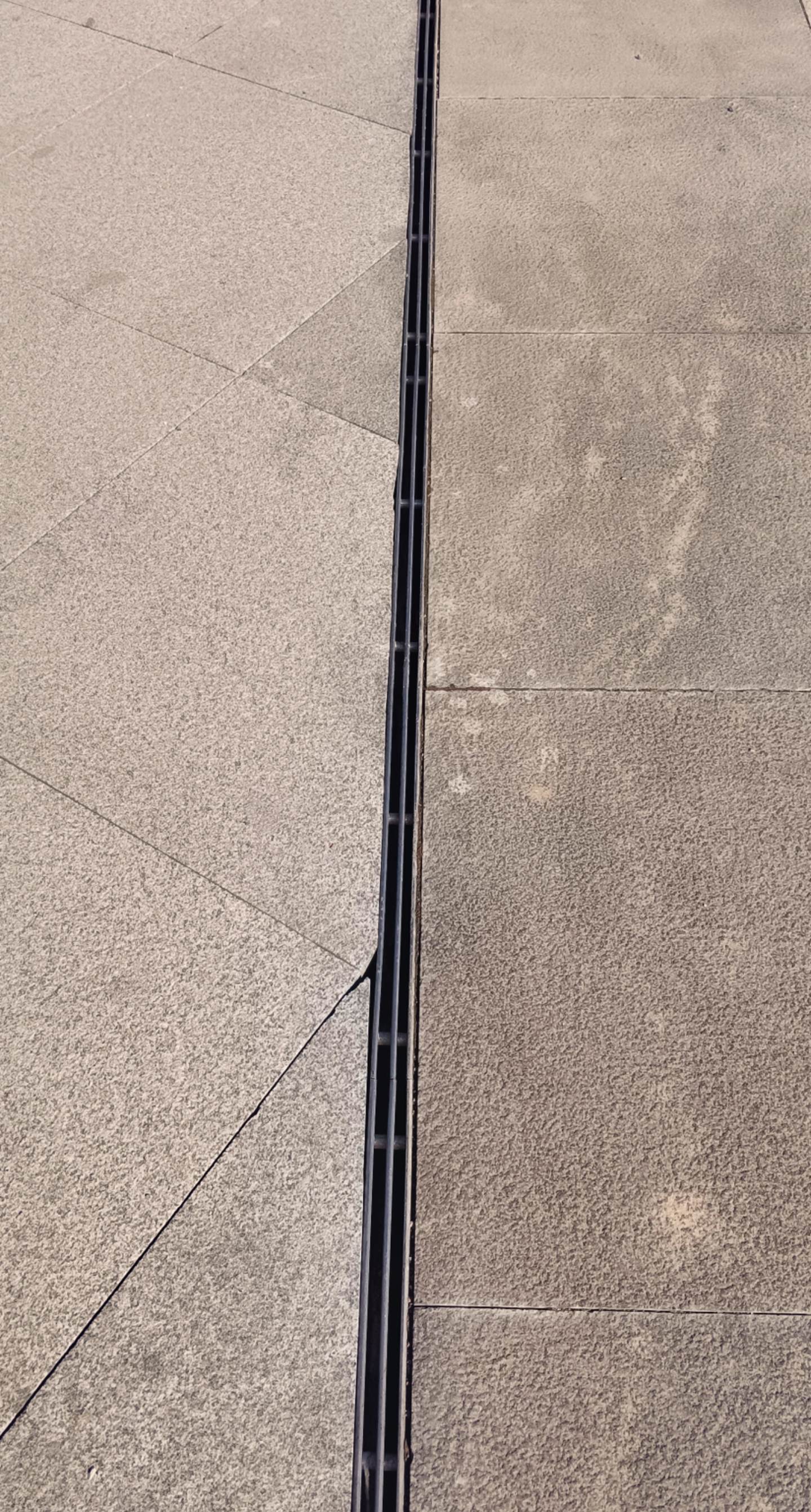 室外地鋪石常用規(guī)格pc磚市場價(jià)格對比